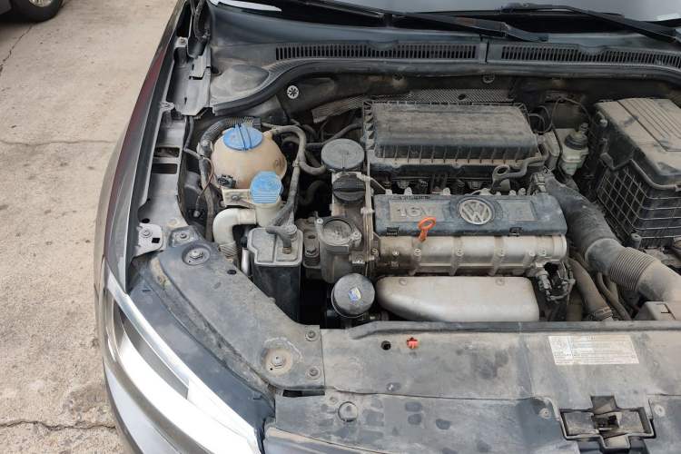 Used Volkswagen Sagitar 2012 1.6L Automatic Comfort Edition Engine Bay Right