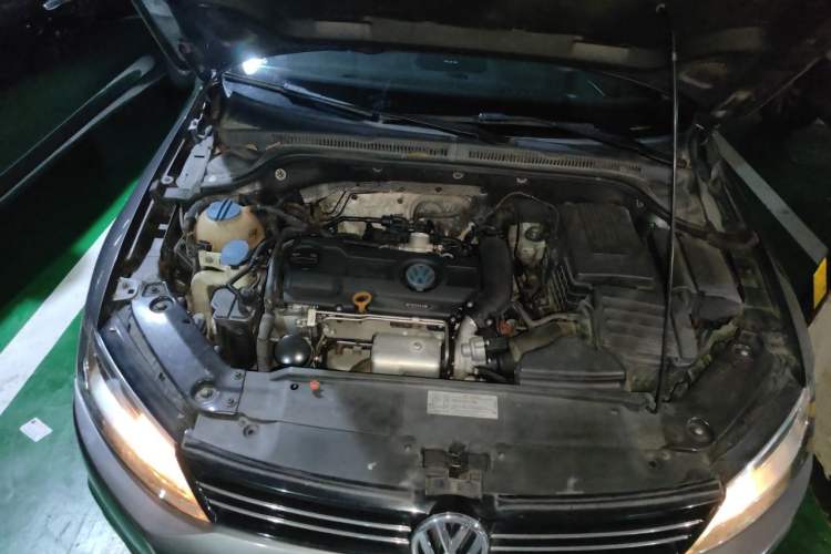 Used Volkswagen Sagitar 2012 1.4TSI Automatic Flagship Edition Engine Bay Right