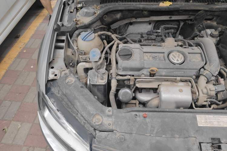 Used Volkswagen Sagitar 2012 1.4TSI Manual Luxury Model Engine Bay Right