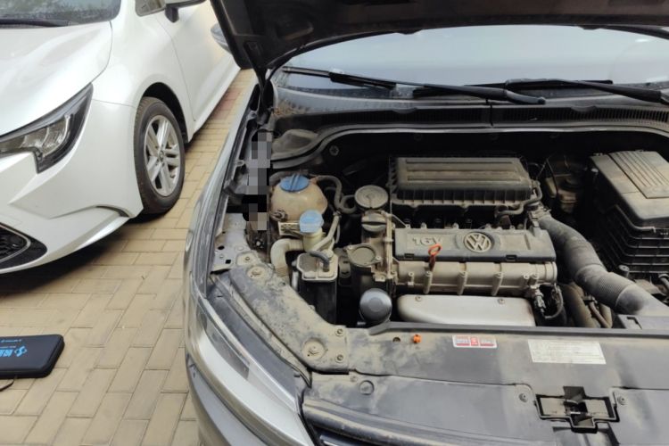 Used Volkswagen Sagitar 2012 1.6L Automatic Fashion Edition Engine Bay Right