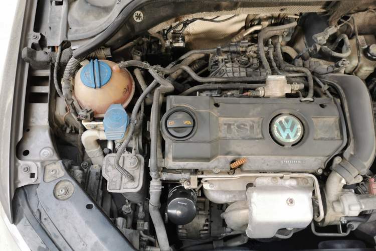 Used Volkswagen Sagitar 2012 1.4TSI Automatic Luxury Edition Engine Bay Right
