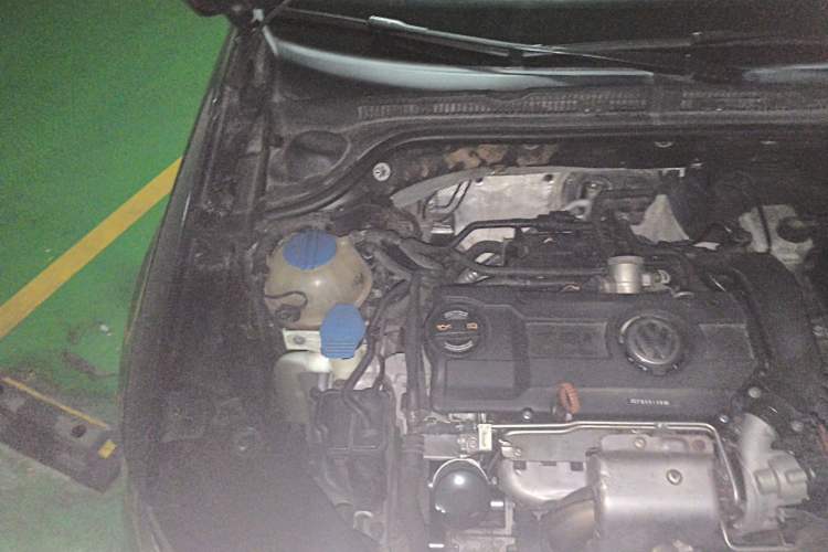 Used Volkswagen Sagitar 2012 1.4TSI Manual Luxury Model Engine Bay Right
