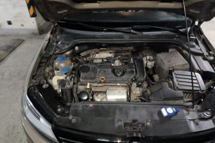 Used Volkswagen Sagitar 2012 1.4TSI Manual Luxury Model Engine Bay Right