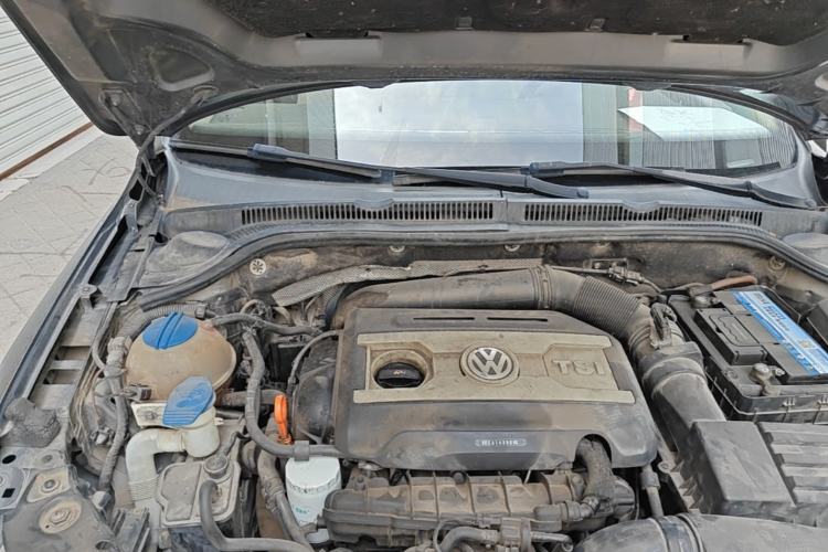 Used Volkswagen Sagitar 2012 1.8TSI Automatic Flagship Edition Engine Bay Right