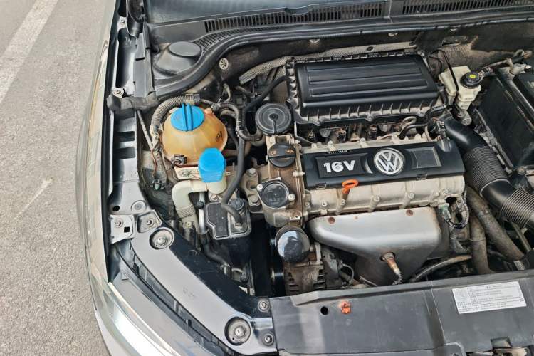Used Volkswagen Sagitar 2012 1.6L Manual Comfort Model Engine Bay Right