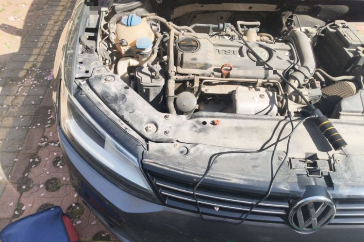 Used Volkswagen Sagitar 2012 1.4TSI Manual Luxury Model Engine Bay Right