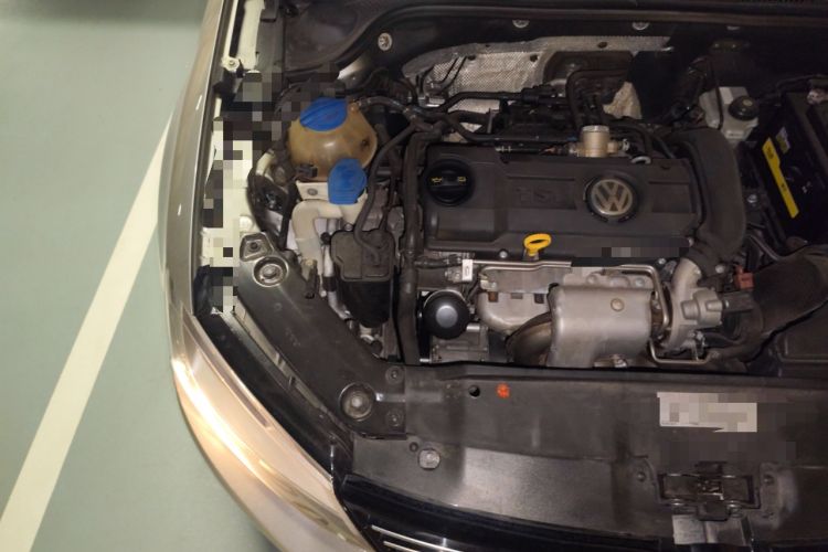 Used Volkswagen Sagitar 2012 1.4TSI Manual Luxury Model Engine Bay Right