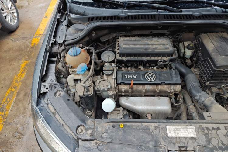 Used Volkswagen Sagitar 2012 1.6L Automatic Fashion Edition Engine Bay Right