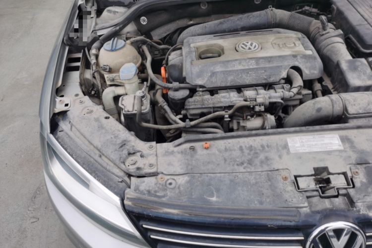 Used Volkswagen Sagitar 2012 1.8TSI Automatic Flagship Edition Engine Bay Right