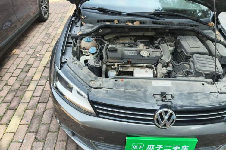 Used Volkswagen Sagitar 2012 1.4TSI Automatic Luxury Edition Engine Bay Right