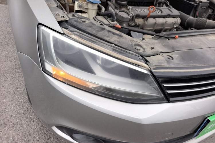 Used Volkswagen Sagitar 2012 1.6L Manual Comfort Model Engine Bay Right