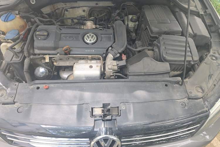 Used Volkswagen Sagitar 2012 1.4TSI Automatic Luxury Edition Engine Bay