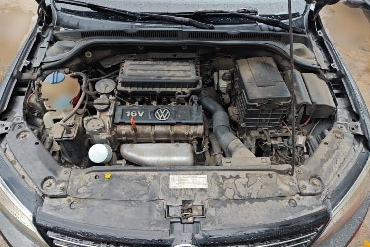 Used Volkswagen Sagitar 2012 1.6L Automatic Fashion Edition Engine Bay