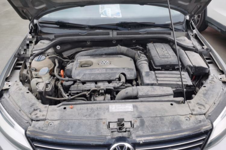 Used Volkswagen Sagitar 2012 1.8TSI Automatic Flagship Edition Engine Bay