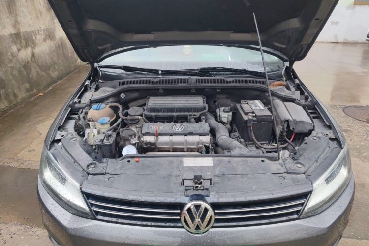 Used Volkswagen Sagitar 2012 1.6L Manual Comfort Model Engine Bay