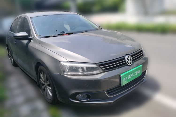 Used Volkswagen Sagitar 2012 1.4TSI Manual Luxury Model Front Right 45 Deg