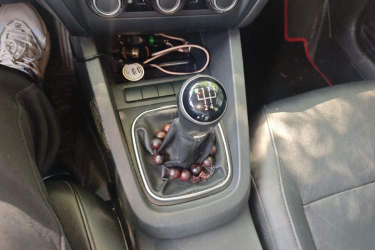 Used Volkswagen Sagitar 2012 1.6L Manual Comfort Model Gear Lever
