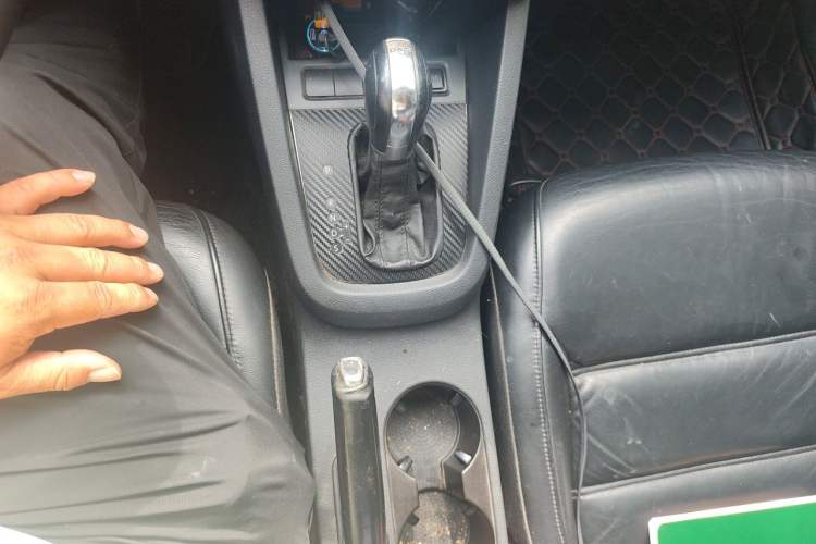Used Volkswagen Sagitar 2012 1.4TSI Automatic Luxury Edition Gear Lever