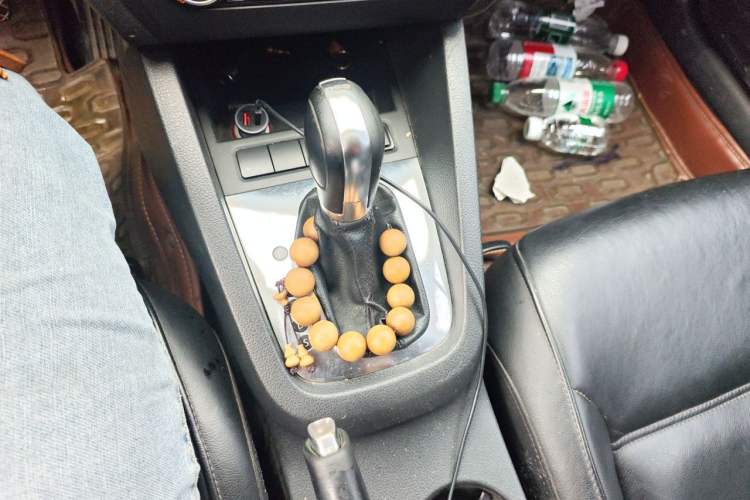 Used Volkswagen Sagitar 2012 1.4TSI Automatic Luxury Edition Gear Lever