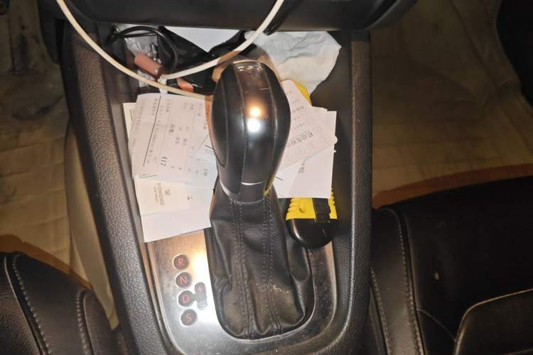 Used Volkswagen Sagitar 2012 1.4TSI Automatic Flagship Edition Gear Lever