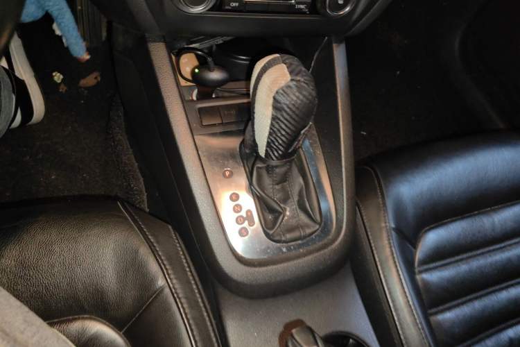 Used Volkswagen Sagitar 2012 1.4TSI Automatic Flagship Edition Gear Lever