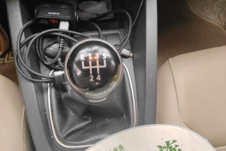 Used Volkswagen Sagitar 2012 1.4TSI Manual Luxury Model Gear Lever