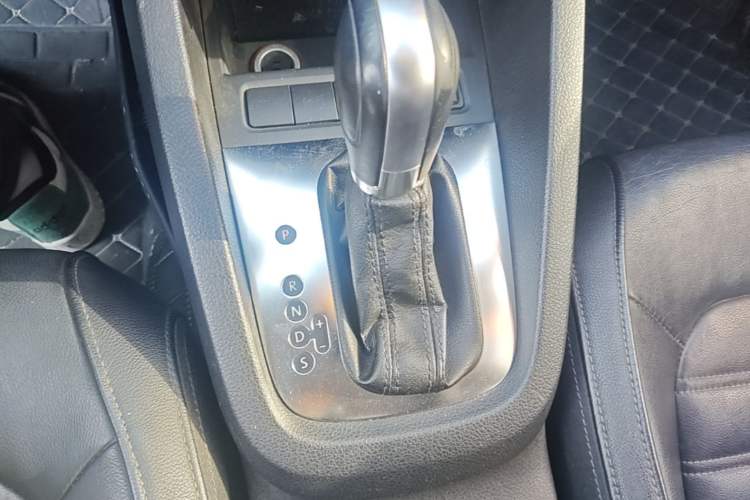 Used Volkswagen Sagitar 2012 1.8TSI Automatic Flagship Edition Gear Lever