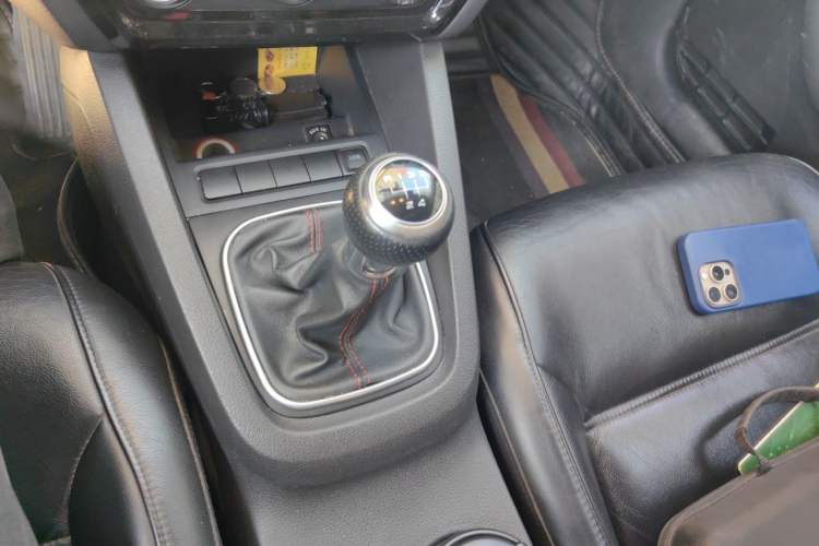 Used Volkswagen Sagitar 2012 1.6L Manual Comfort Model Gear Lever