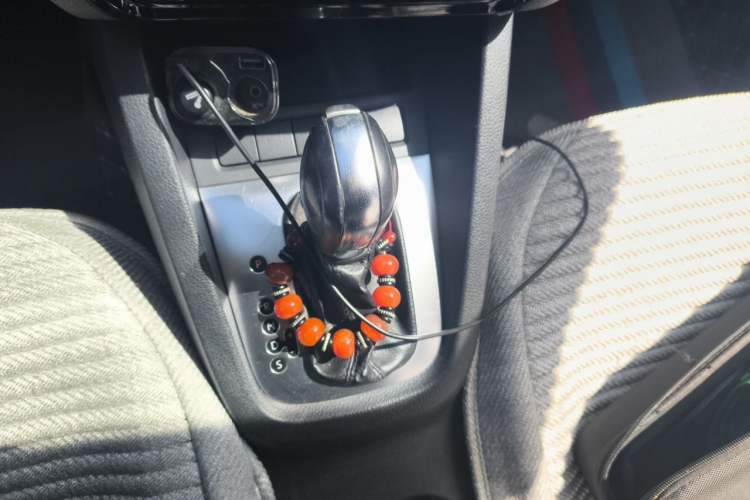 Used Volkswagen Sagitar 2012 1.6L Automatic Comfort Edition Gear Lever