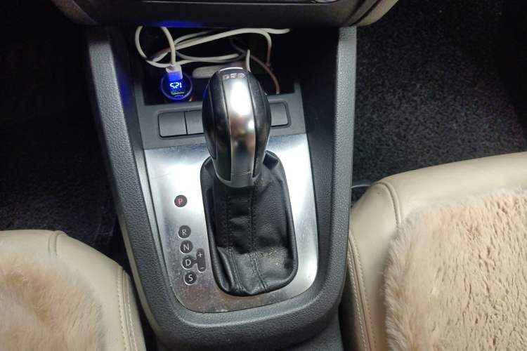 Used Volkswagen Sagitar 2012 1.8TSI Automatic Flagship Edition Gear Lever