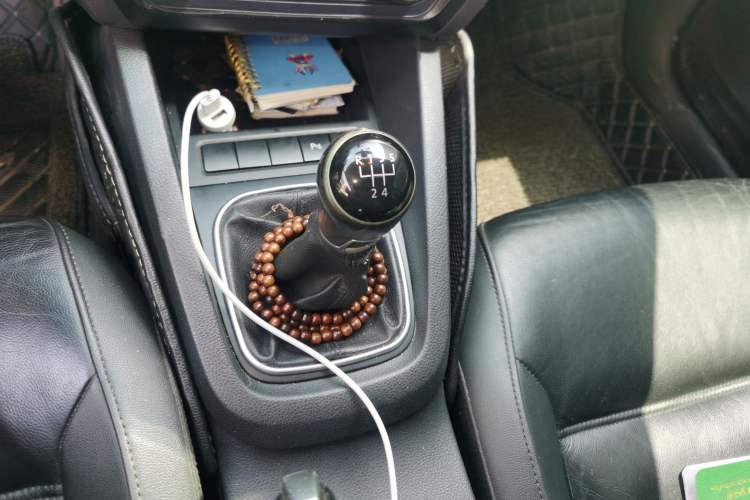Used Volkswagen Sagitar 2012 1.4TSI Manual Luxury Model Gear Lever