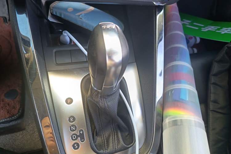 Used Volkswagen Sagitar 2012 1.8TSI Automatic Flagship Edition Gear Lever