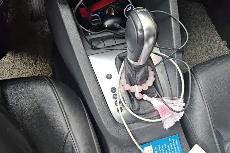 Used Volkswagen Sagitar 2012 1.4TSI Automatic Luxury Edition Gear Lever