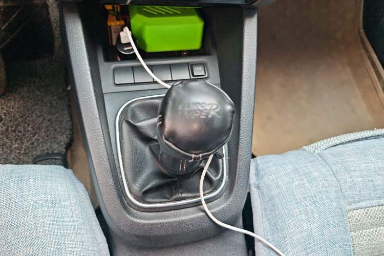 Used Volkswagen Sagitar 2012 1.6L Manual Comfort Model Gear Lever
