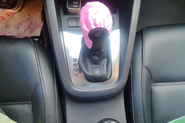 Used Volkswagen Sagitar 2012 1.4TSI Automatic Luxury Edition Gear Lever
