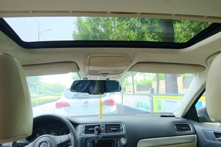 Used Volkswagen Sagitar 2012 1.6L Manual Comfort Model Headliner