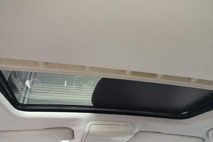 Used Volkswagen Sagitar 2012 1.4TSI Automatic Luxury Edition Headliner