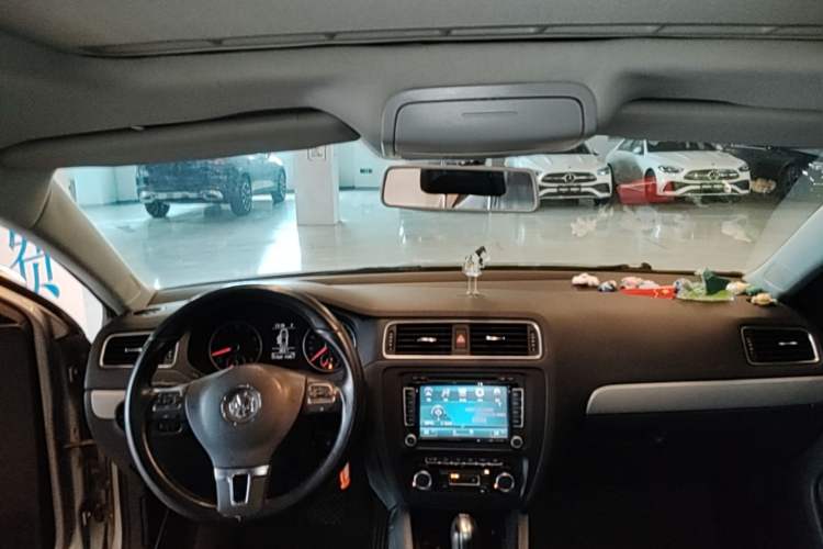 Used Volkswagen Sagitar 2012 1.4TSI Automatic Luxury Edition Headliner