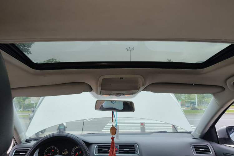 Used Volkswagen Sagitar 2012 1.6L Automatic Fashion Edition Headliner