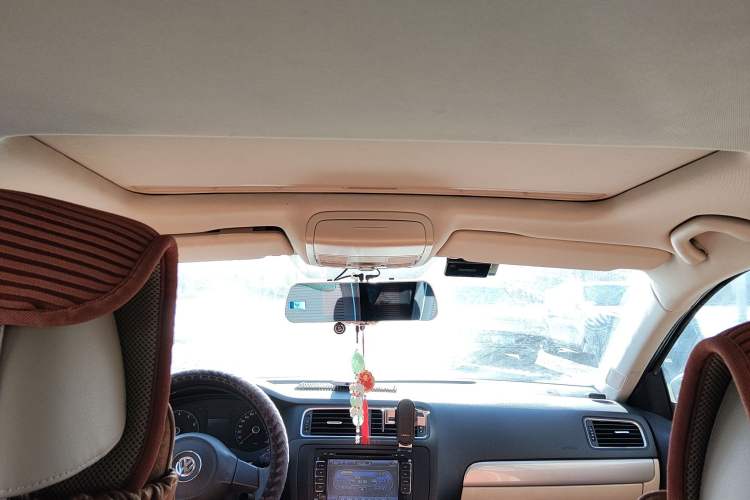 Used Volkswagen Sagitar 2012 1.6L Manual Comfort Model Headliner