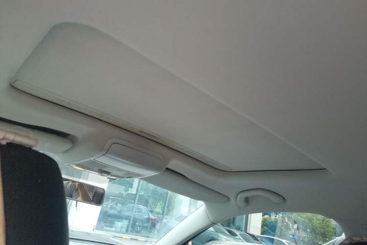 Used Volkswagen Sagitar 2012 1.4TSI Automatic Luxury Edition Headliner