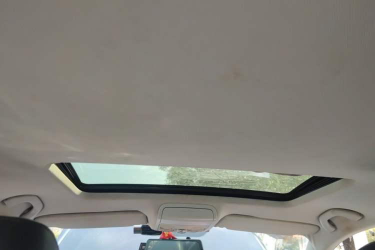 Used Volkswagen Sagitar 2012 1.4TSI Manual Luxury Model Headliner