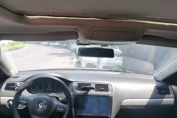 Used Volkswagen Sagitar 2012 1.4TSI Manual Luxury Model Headliner