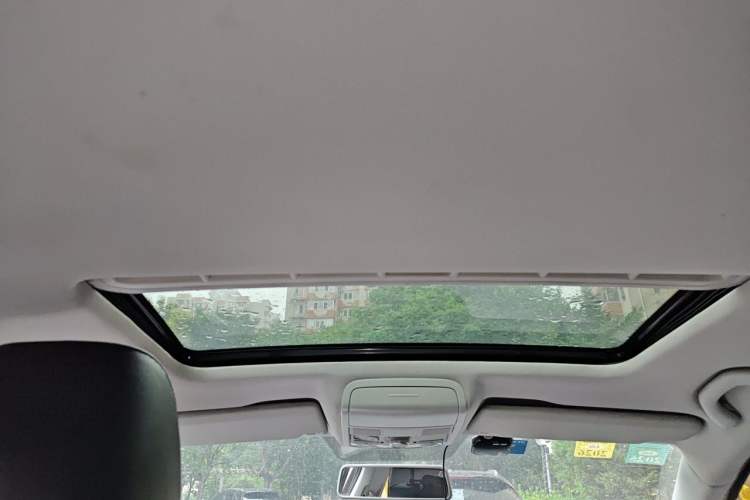Used Volkswagen Sagitar 2012 1.4TSI Automatic Luxury Edition Headliner