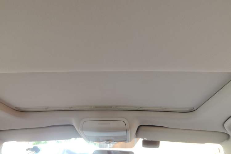 Used Volkswagen Sagitar 2012 1.4TSI Automatic Luxury Edition Headliner