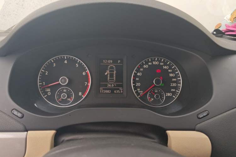 Used Volkswagen Sagitar 2012 1.4TSI Automatic Luxury Edition Instrument Cluster