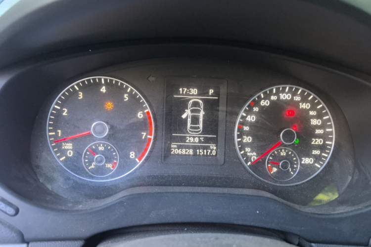 Used Volkswagen Sagitar 2012 1.4TSI Automatic Luxury Edition Instrument Cluster