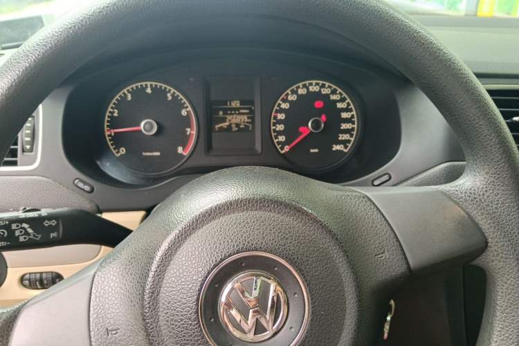 Used Volkswagen Sagitar 2012 1.6L Manual Comfort Model Instrument Cluster