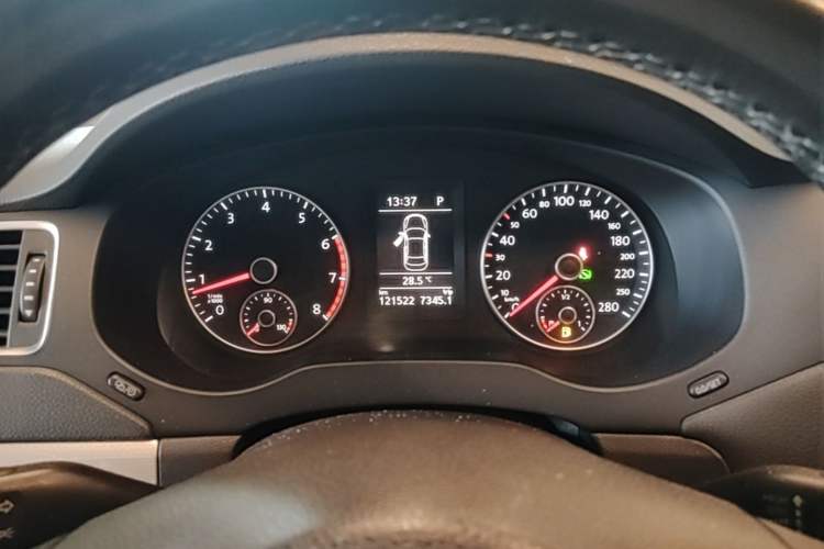 Used Volkswagen Sagitar 2012 1.4TSI Automatic Luxury Edition Instrument Cluster