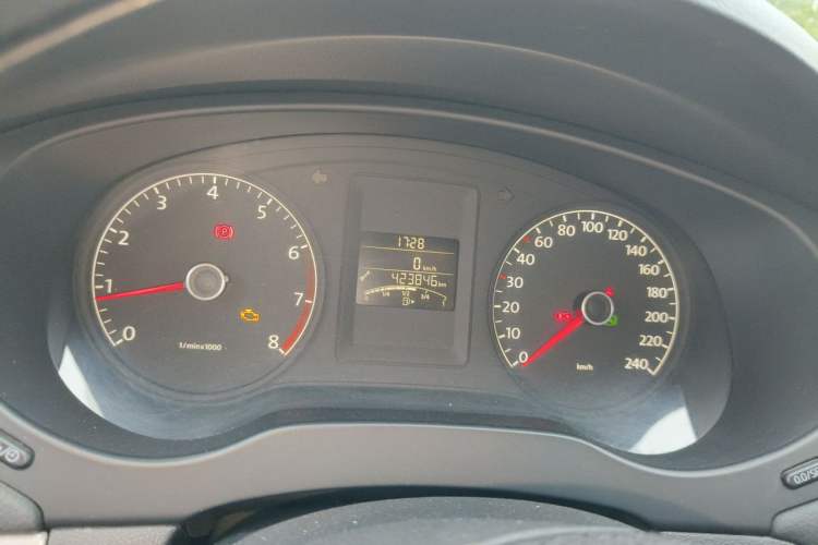 Used Volkswagen Sagitar 2012 1.6L Automatic Fashion Edition Instrument Cluster